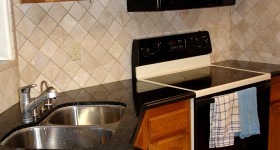 Simple kitchen backsplash