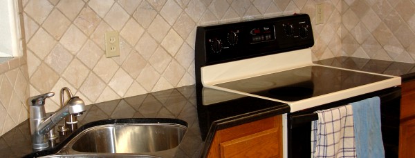 Simple kitchen backsplash